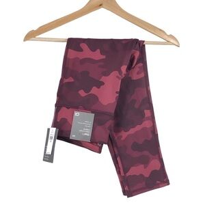NWT - GapFit - Camo Capri-Length Legging - XS